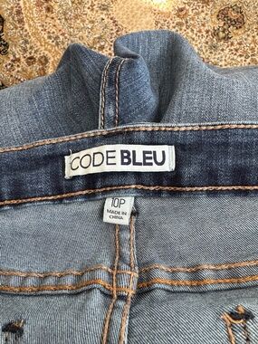 Code Bleu Women's Medium Blue Denim Jeans with Contrast Stitching